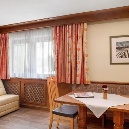 Kardona Hotell 3*