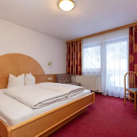 Kardona Hotell 3*