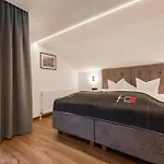 Отель Kardona 3*